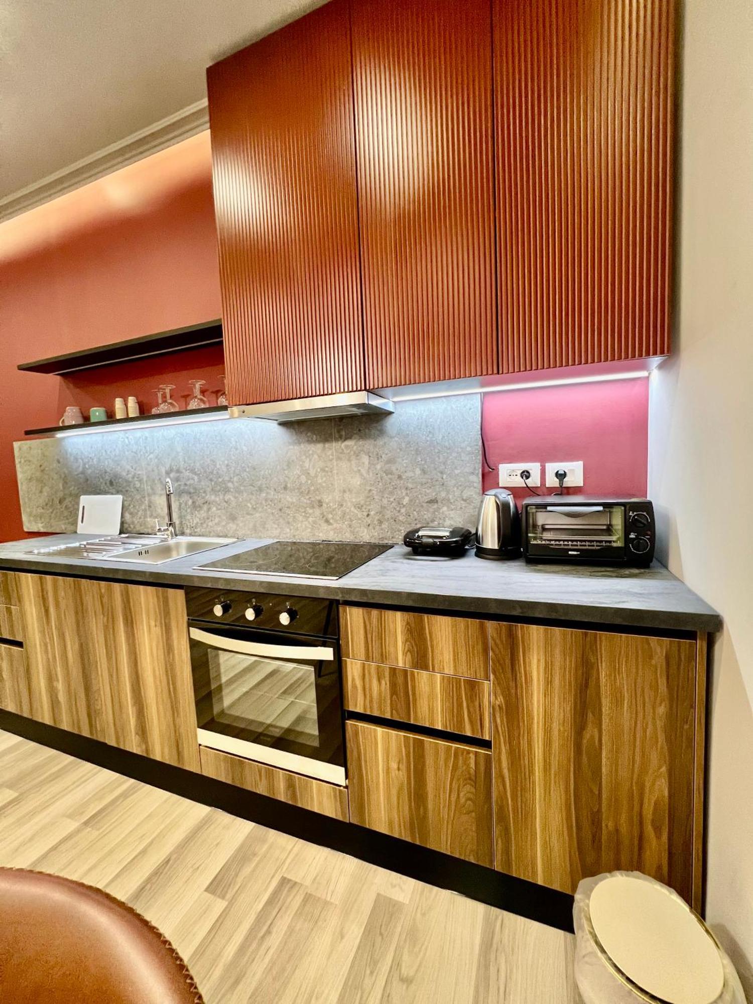Spiranca Luxury Suites Тирана Екстериор снимка