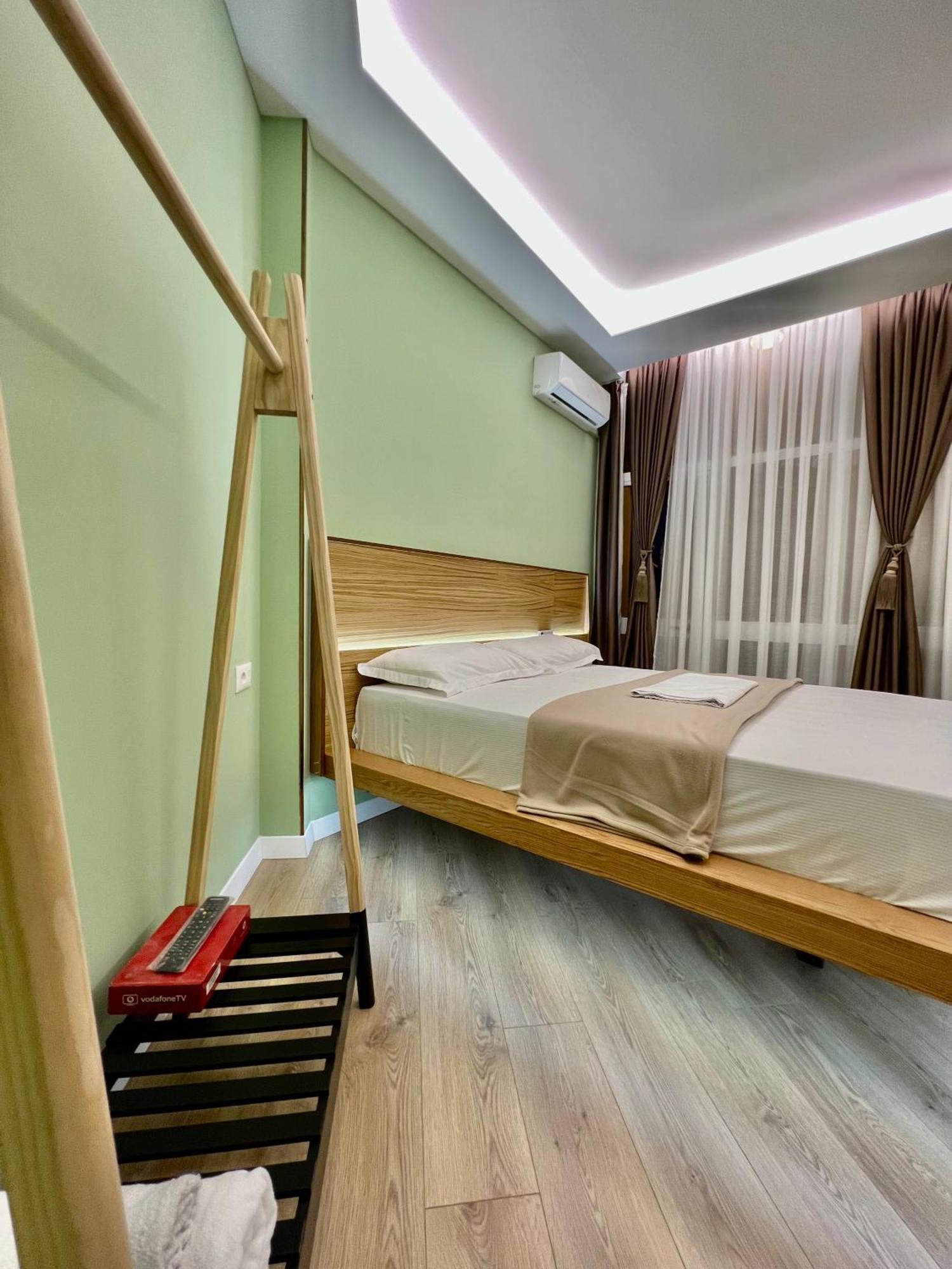 Spiranca Luxury Suites Тирана Стая снимка