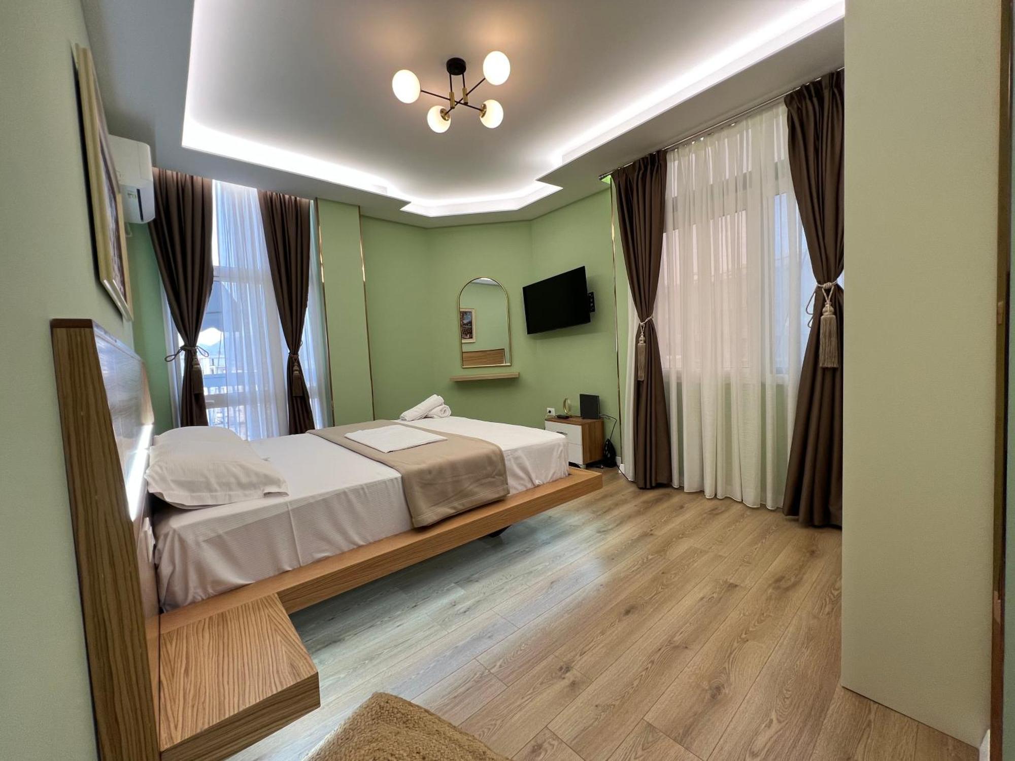 Spiranca Luxury Suites Тирана Стая снимка
