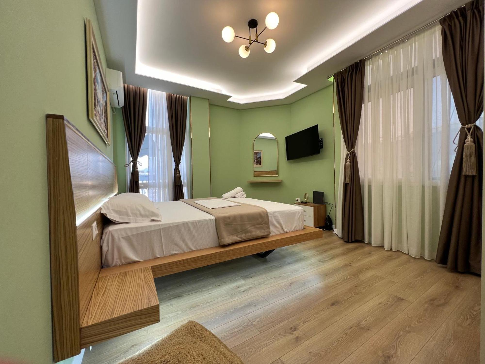 Spiranca Luxury Suites Тирана Екстериор снимка