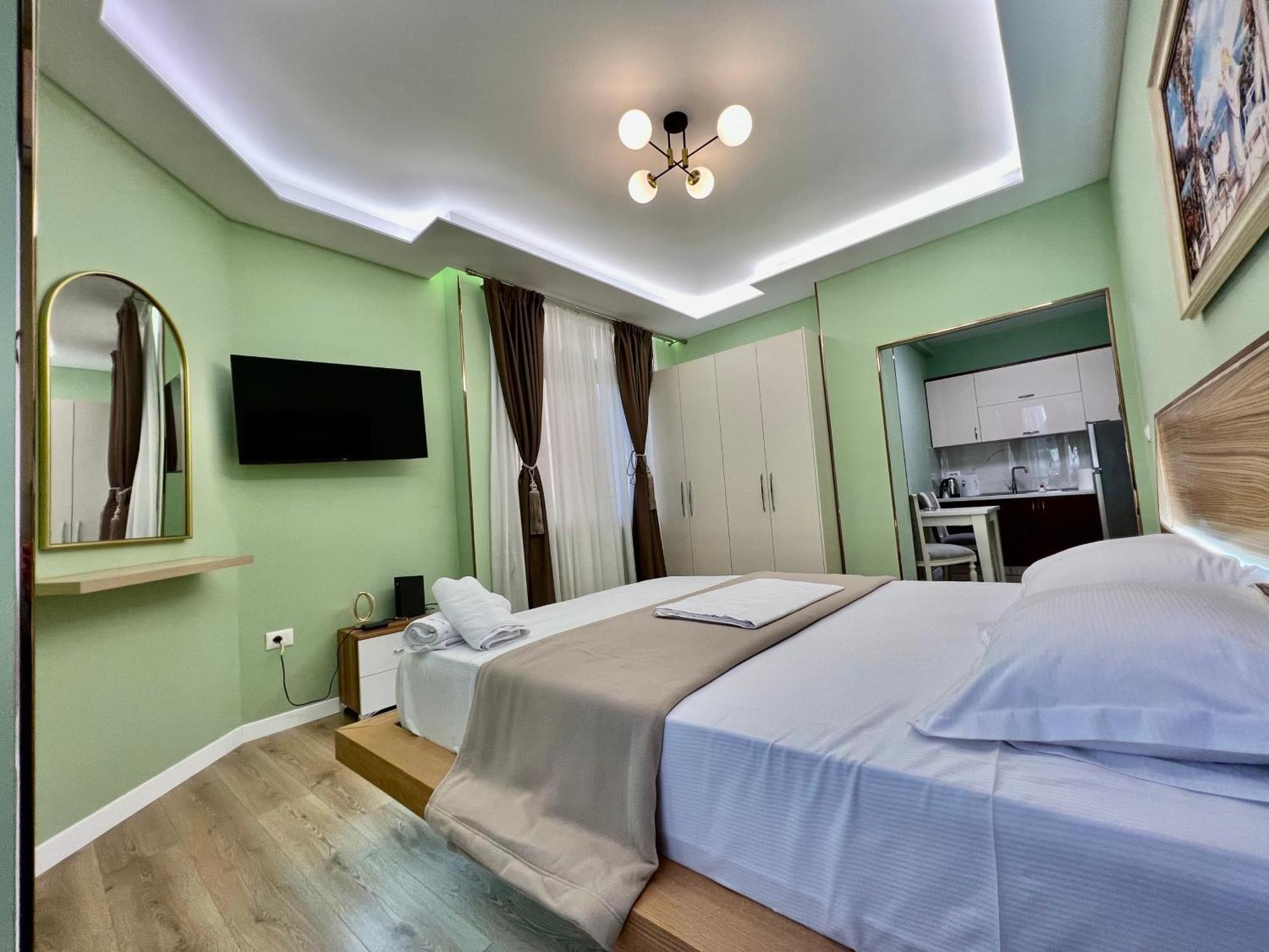 Spiranca Luxury Suites Тирана Стая снимка