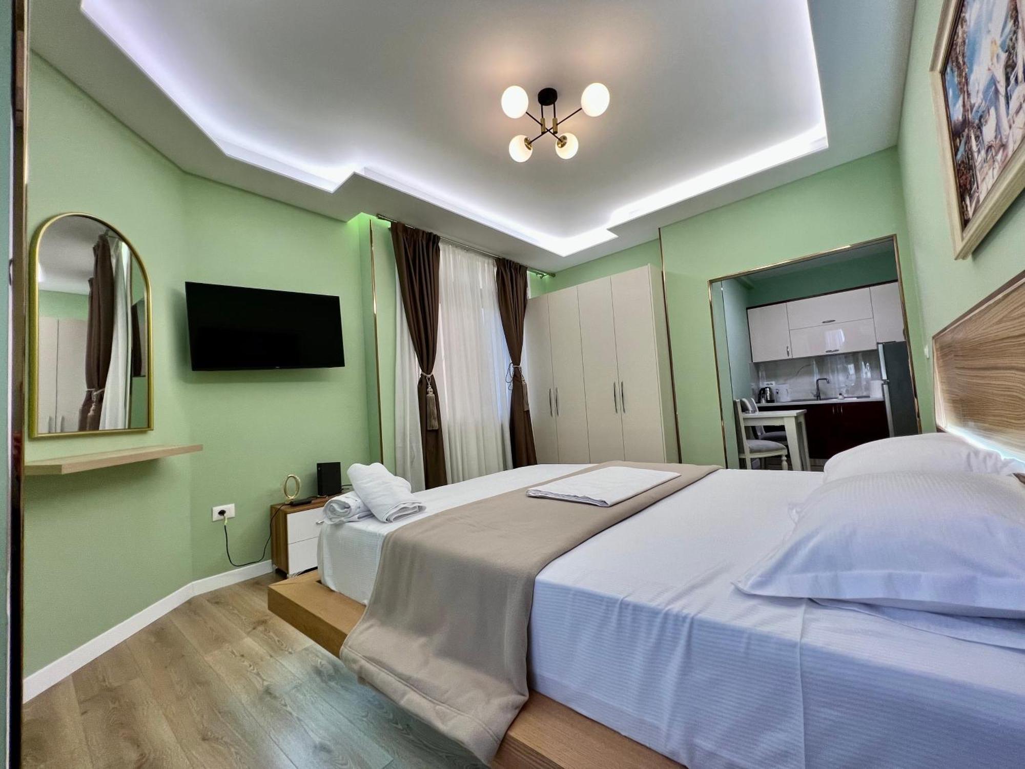 Spiranca Luxury Suites Тирана Екстериор снимка